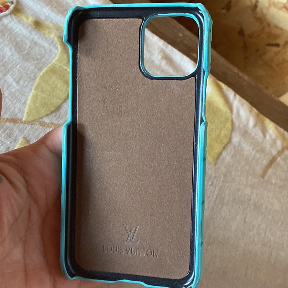Authentic Louis Vuitton phone cases - Picture 2 of 16